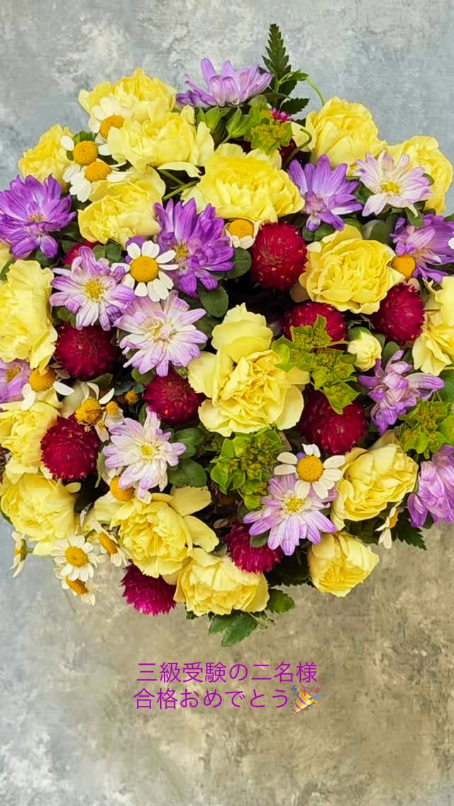 自由が丘 桜新町のフラワースクール ブルーメンツアウバ Blumenzauber です。 先日受験された三級のお二人見事合格されました🈴。 たくさん練習したたまものです。 スクールでは春の体験レッスン受付中。 プロフィール欄ホームページお問合せボタン🔘より。 お待ちしてます。 #桜新町フラワースクール #自由が丘フラワースクール #花の資格 #日本フラワーデザイナー協会 @sawakoueki @flowerdesigner_nfd